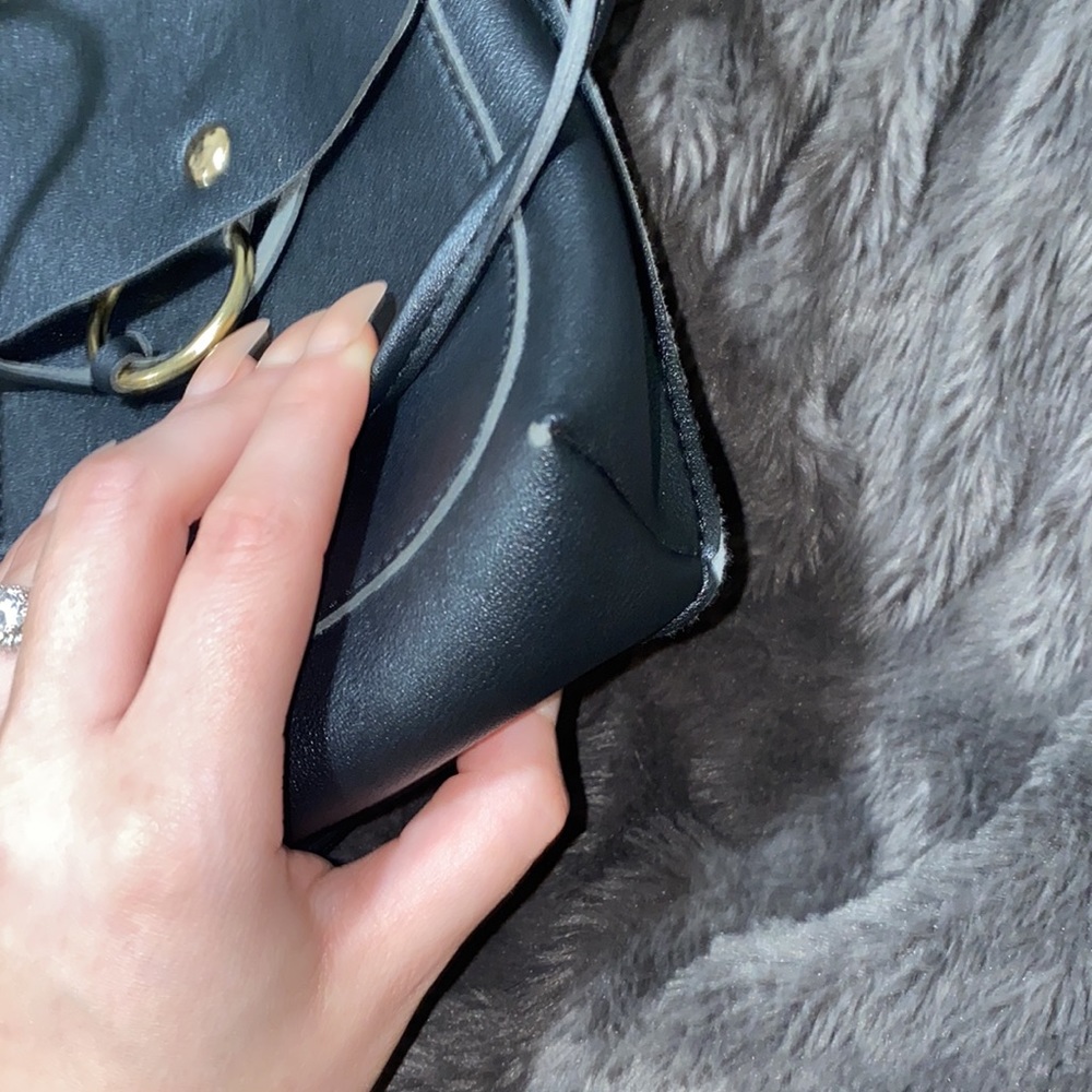 🐛Small Faux leather crossbody purse! - Picture 7 of 7